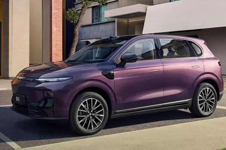 Xe điện Leapmotor B10 2025 mới đã bắt đầu bán trước tại Trung Quốc, nhận được hơn 15.000 đơn đặt hàng trong một giờ. Chiếc xe này có giá khởi điểm là 109.800 nhân dân tệ (15.120 đô la, khoảng 353 triệu đồng). Hơn nữa, Leapmotor B10 đã trở thành chiếc xe đầu tiên có cảm biến LiDAR dưới mức giá 120.000 nhân dân tệ.