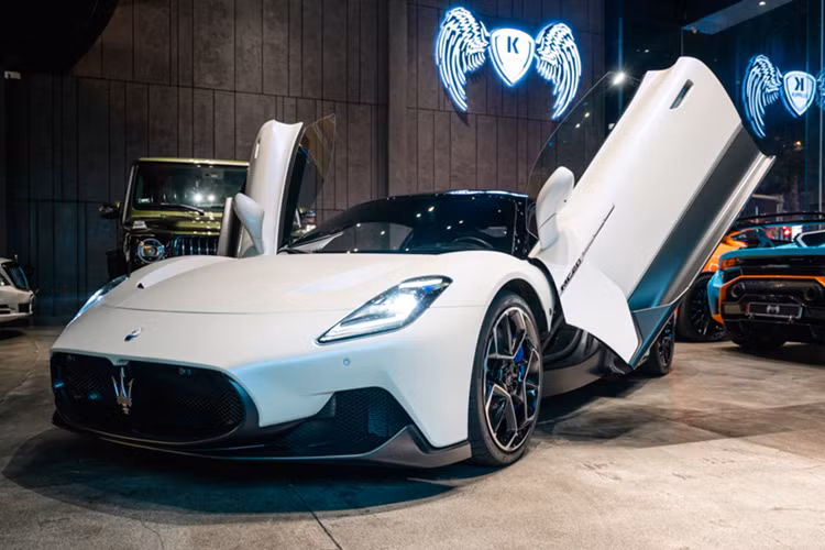 Được tiến hành trong môi trường được kiểm soát mà không có người lái, thử nghiệm đánh giá tính ổn định, độ bền và thời gian phản ứng của AI, cuối cùng là tăng cường tính an toàn cho các tình huống di chuyển trong đô thị tốc độ thấp.”