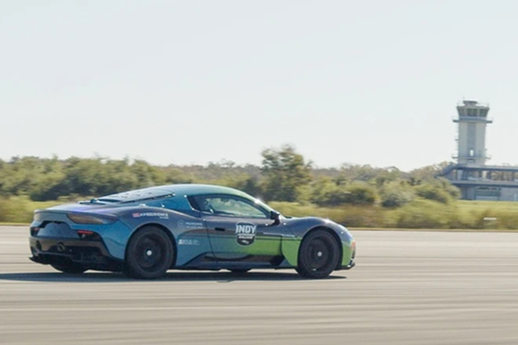 Tốc độ xe Maserati MC20 tự lái tăng từ từ nhưng chắc chắn đã đạt tốc độ tối đa 318 km/h, đánh bại kỷ lục 310 km/h do mẫu xe IAC AV-21 thiết lập vào tháng 4/2022.