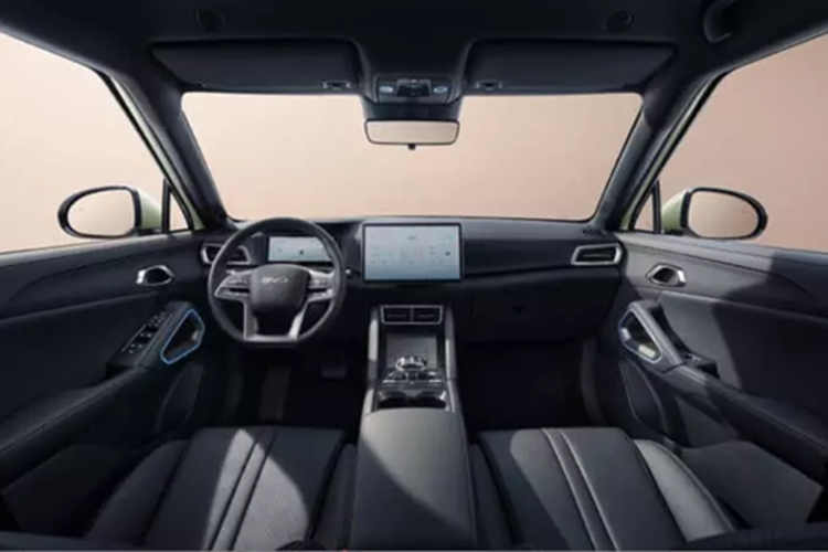 Giá xe BYD Atto 2 tại Pháp sẽ rẻ hơn Kia Niro 5.000 EUR (5.250 USD), Opel Mokka-e 6.000 EUR (6.300 USD) và Peugeot e-2008 7.000 EUR (7.350 USD). Chỉ có mẫu xe nhỏ Citroen e-C3 rẻ hơn 6.000 EUR so với mẫu xe khởi điểm của BYD.