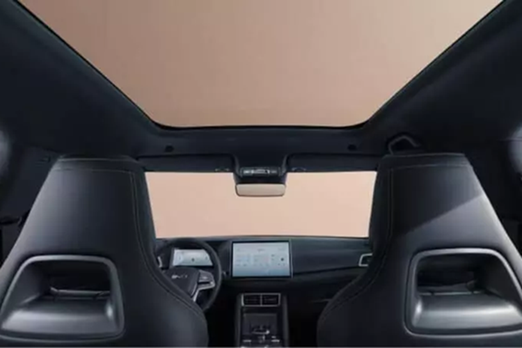 Theo thông tin trước đó, BYD Atto 2 chạy điện sẽ có mặt tại châu Âu với hai phiên bản: Active và Boost. Chiếc xe cơ bản này được trang bị tiêu chuẩn pin LFP 45,12 kWh hỗ trợ công suất sạc DC 65 kW. Bộ pin này cung cấp năng lượng cho một động cơ điện duy nhất với công suất 130 kW (174 mã lực) và 290 Nm. 