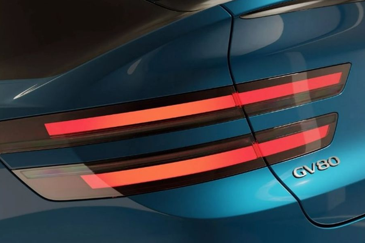 One of One sẽ cung cấp các tùy chọn nâng cấp độc đáo như trần xe thêu thủ công, đồ trang trí nội thất, họa tiết chần bông, tấm ốp cửa và đệm. Bên cạnh đó, dịch vụ cá nhân hóa của Genesis còn bao gồm bảng màu mở rộng, cùng với các vật liệu đắt tiền cho nội thất như gỗ và đá quy từ khắp nơi trên thế giới.