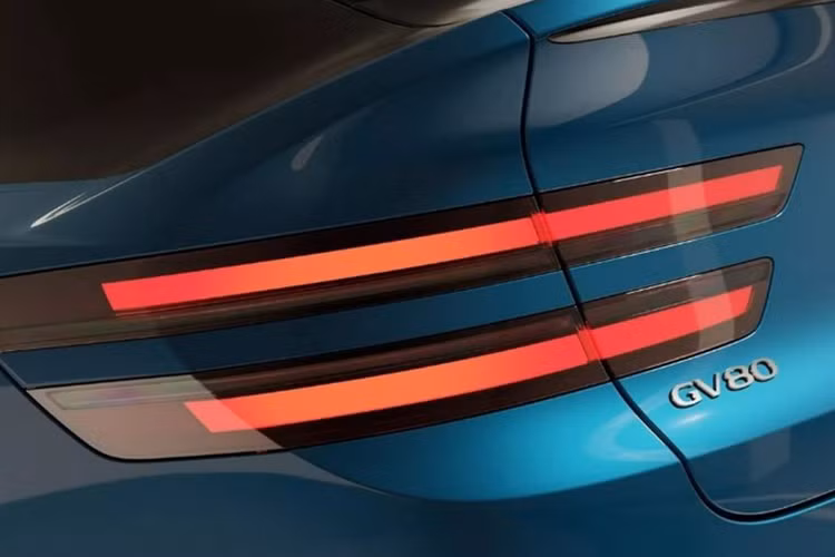 One of One sẽ cung cấp các tùy chọn nâng cấp độc đáo như trần xe thêu thủ công, đồ trang trí nội thất, họa tiết chần bông, tấm ốp cửa và đệm. Bên cạnh đó, dịch vụ cá nhân hóa của Genesis còn bao gồm bảng màu mở rộng, cùng với các vật liệu đắt tiền cho nội thất như gỗ và đá quy từ khắp nơi trên thế giới.