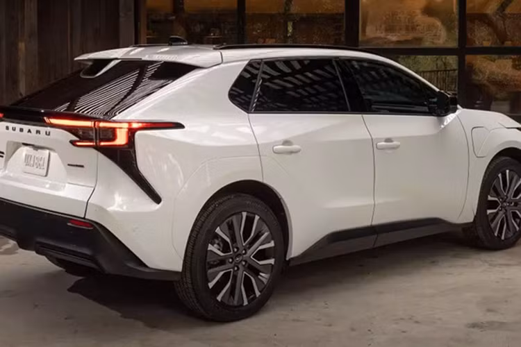 Cảnh báo phương tiện cắt ngang phía trước, cảnh báo điểm mù, cảnh báo lệch làn, camera 360 độ, hỗ trợ dừng khẩn cấp, hỗ trợ di chuyển khi ùn tắc, hỗ trợ chuyển làn, kiểm soát hành trình thích ứng nâng cao,...