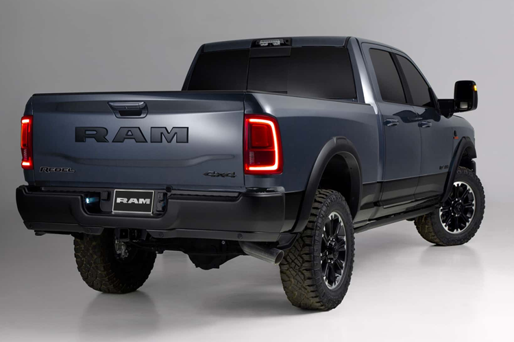 Ngoài ra còn có một số tùy chọn mới bao gồm phát hiện tài xế buồn ngủ, nhận dạng biển báo giao thông và quản lý làn đường chủ động. Xe bán tải hạng nặng Ram 2500 và 3500 2025 dự kiến sẽ có mặt tại các đại lý Hoa Kỳ vào quý đầu tiên. Giá xe Ram 2500 và Ram 3500 2025 khởi điểm là 47.560 USD cho phiên bản Ram 2500 và 48.565 USD cho phiên bản Ram 3500.