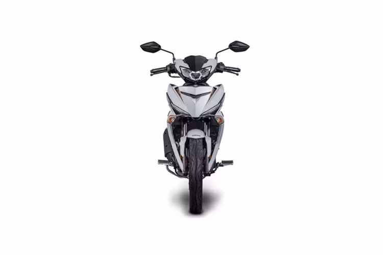 Xe vẫn sử dụng động cơ 150cc SOHC làm mát bằng dung dịch, công suất 15,2 mã lực, mô-men xoắn 13,8Nm. Trang bị đáng chú ý gồm đèn pha LED, đồng hồ LCD, phanh đĩa cả hai bánh và giảm xóc monoshock phía sau.