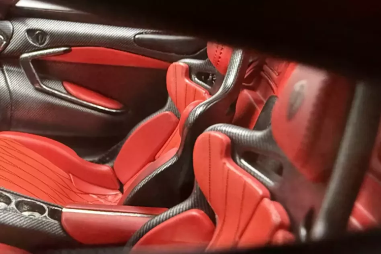 Cũng theo trang này, chiếc Koenigsegg Jesko hàng khủng này đã được bàn giao từ đầu năm nay, nhưng thông tin về xe chưa có, vì thế, nhiều người cho rằng chủ xe đã ém quân chờ ra biển, trước đó, có không ít siêu phẩm đắt đỏ về nước bạn khá kín tiếng.