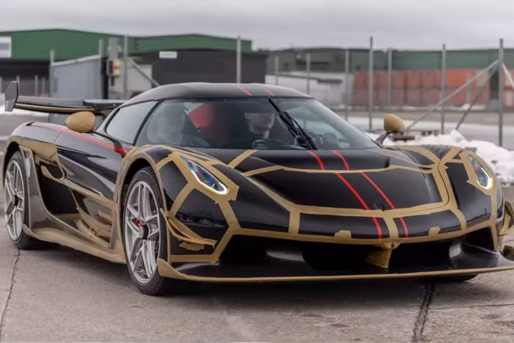 Cách đây 2 năm về trước, 1 trang chuyên tổng hợp các siêu xe Koenigsegg sẽ đi về đâu sau khi rời nhá máy ở Thụy Điển đã tiết lộ, Asean có hơn 5 xe cập bế, đó là Singapore, Thái Lan và thú vị là Campuchia và Việt Nam cũng có mặt trong danh sách này. Tuy nhiên, khả năng Koenigsegg Jesko về Việt Nam khó có thể thành sự thật, còn Campuchia thì lại khác.