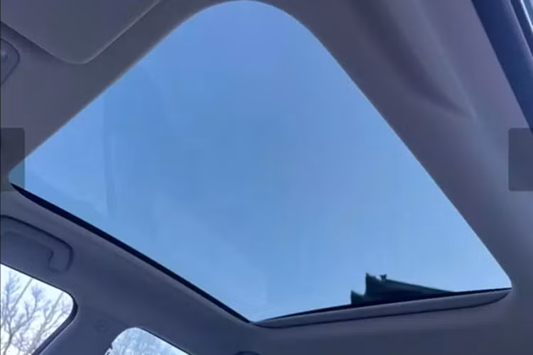 Đồng thời, viên chức này khẳng định rằng việc làm nóng ghế từ 0° đến 20°C chỉ mất 30 giây.