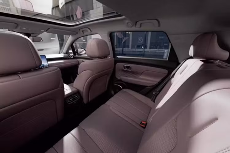 Aion UT được trang bị động cơ điện phía trước 100 kW (134 mã lực), kết hợp với bộ pin 34.868 kWh, 44.257 kWh, 44.12 kWh hoặc 44.133 kWh, tùy thuộc vào từng phiên bản.