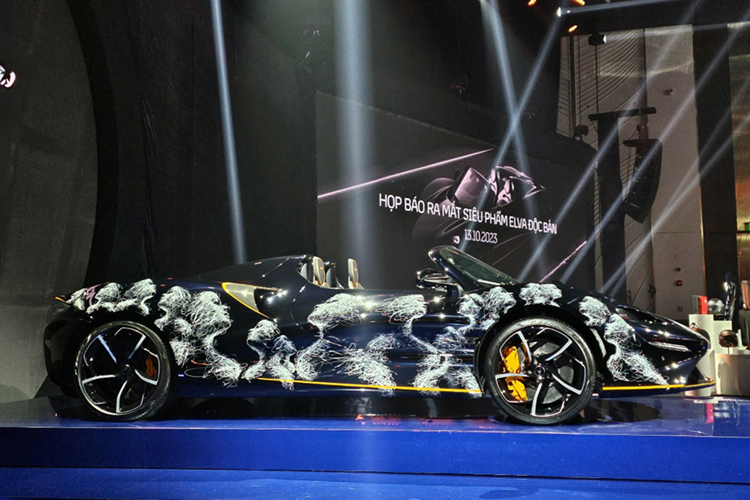 Siêu phẩm Elva được mệnh danh là 4 không của McLaren có thể tăng tốc từ vị trí xuất phát lên 100 km/h trong thời gian chưa đầy 3 giây. Hiện tại ở Việt Nam mới chỉ có duy nhất 1 chiếc McLaren Elva và Minh Nhựa hiện đang là chủ sở hữu.