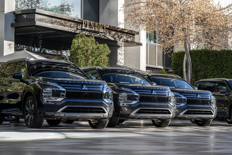 Cung cấp sức mạnh cho Mitsubishi Outlander 2025 là động cơ 4 xi-lanh 2.5L, sản sinh công suất 181 mã lực và mô-men xoắn 245 Nm. Động cơ này kết hợp với hộp số biến thiên vô cấp CVT và hệ dẫn động bốn bánh toàn thời gian AWD (tùy chọn, có giá 1.800 USD trên hầu hết các phiên bản).