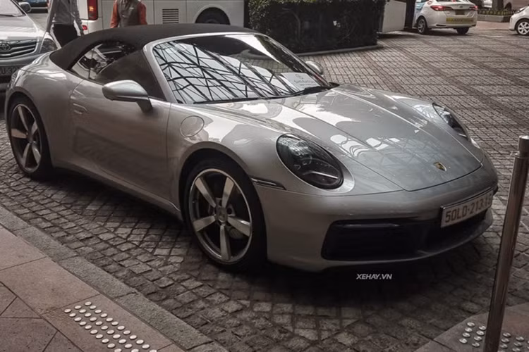 Nhờ đó, chiếc xe thể thao mui trần này chỉ cần vỏn vẹn thời gian 4,4 giây để tăng tốc từ vị trí xuất phát lên 100 km/h, và nếu xe có thêm tùy chọn gói Sport Chrono chỉ cần 4,2 giây, trước khi đạt tốc độ tối đa 291 km/h.