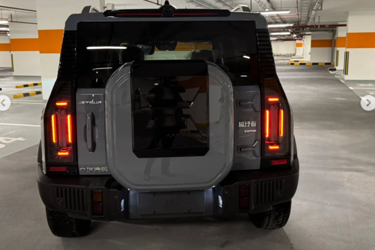 Cần nhớ rằng Chery cũng là đối tác liên doanh của Jaguar Land Rover tại Trung Quốc. Liên doanh này sẽ ra mắt thương hiệu Freelander sử dụng nền tảng E0X của Chery.