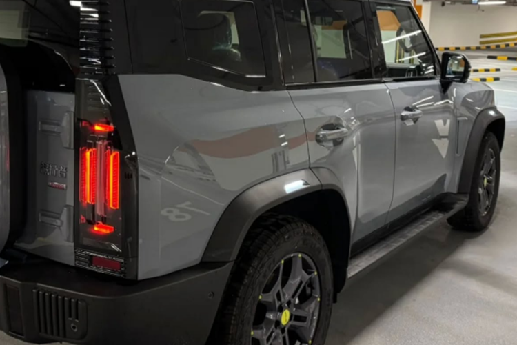 Thông tin chi tiết hơn sẽ được công bố tại buổi họp báo vào ngày 22/1, nơi chúng ta cũng có thể chứng kiến sự ra mắt của mẫu xe SUV Jetour Zhongheng 2025 đầu tiên và có thể là bản xem trước của mẫu xe thứ hai. Hiện tại, dòng xe Jetour bao gồm các xe SUV cỡ nhỏ và trung bình với cả hệ truyền động ICE và PHEV.