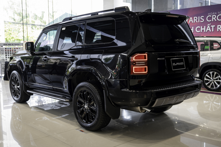 Chưa hết, mẫu SUV này còn sở hữu hệ thống làm mát 3 vùng độc lập. Tiện ích ghế ngồi của hàng trước bao gồm sưởi ấm/thông gió và chỉnh điện đa hướng. Riêng ghế lái có nhớ vị trí.