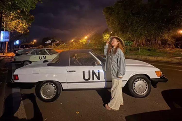 Mercedes-Benz đã thực hiện một số sửa đổi để tăng công suất, bao gồm tăng dung tích xi-lanh từ 2,2 lít và sử dụng đầu xi-lanh hoàn toàn mới với tỷ số nén cao hơn (9,3 so với 8,7), van lớn hơn và trục cam được sửa đổi.