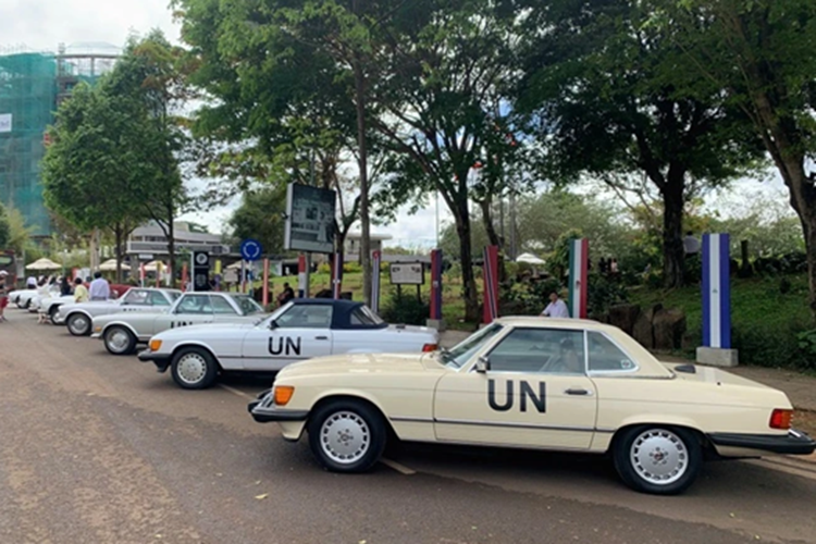 Một bơm phun nhiên liệu có 6 pít-tông thay vì 2 pít-tông đã được lắp đặt, cho phép đặt các vòi phun vào đầu xi-lanh và "bắn" nhiên liệu qua ống nạp và mở van trực tiếp vào buồng đốt. Một bộ trao đổi nhiệt dầu-nước tùy chọn cũng có sẵn.