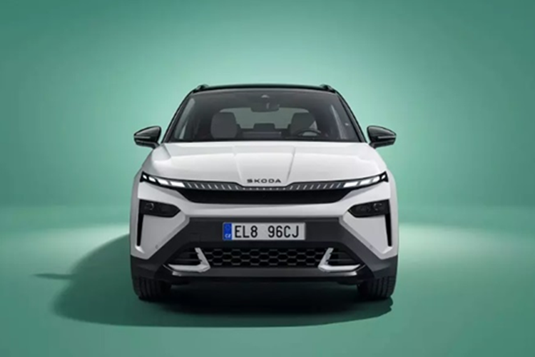 Bảng đồng hồ kỹ thuật số 5 inch và màn hình thông tin giải trí 13 inch đều có đồ họa riêng cho bản vRS. Màn hình hiển thị thông tin kính lái HUD với công nghệ thực tế ảo là trang bị tùy chọn của xe.