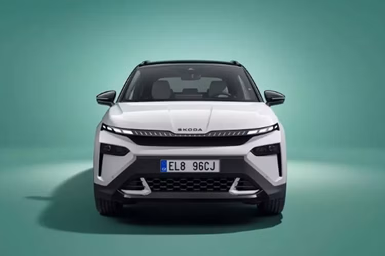 Bảng đồng hồ kỹ thuật số 5 inch và màn hình thông tin giải trí 13 inch đều có đồ họa riêng cho bản vRS. Màn hình hiển thị thông tin kính lái HUD với công nghệ thực tế ảo là trang bị tùy chọn của xe.