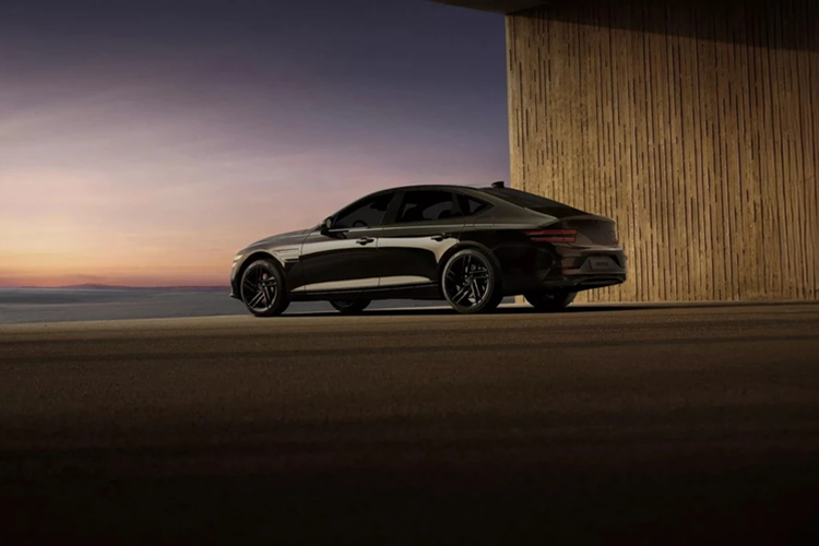 Genesis G80 Black có giá khởi điểm 82,75 triệu won tại Hàn Quốc, tương đương khoảng 56.600 USD. Phiên bản đặc biệt này của Genesis G80 cũng được xác nhận sẽ có mặt tại thị trường Australia vào cuối năm 2025.