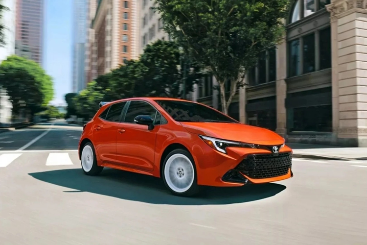 Tại Mỹ, Toyota Corolla FX Edition phiên bản đặc biệt nhằm tri ân mẫu xe bán chạy nhất của Toyota tại thị trường này. Corolla FX Edition có một số thay đổi nhỏ ở ngoại thất và nội thất so với Corolla hatchback tiêu chuẩn.