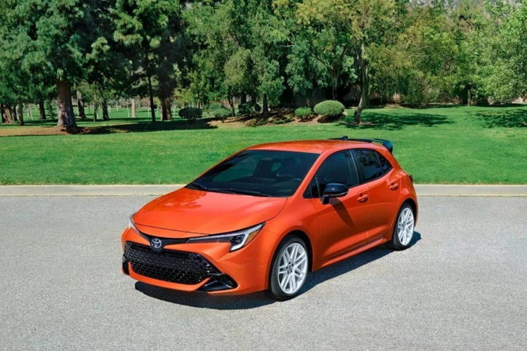 Đây là mẫu xe được lấy cảm hứng từ Toyota Corolla FX được sản xuất năm 1987. Chiếc xe Toyota Corolla FX 2026 mới giữ nguyên thiết kế khung gầm và thông số động cơ từ Corolla tiêu chuẩn tại Mỹ.