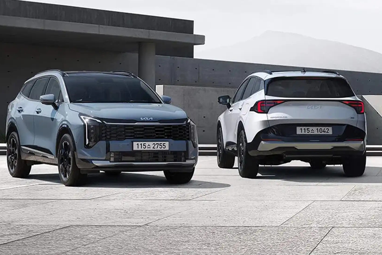 Hệ truyền động hybrid trên Kia Sportage thế hệ thứ 6 được cho là sẽ sử dụng công nghệ mới, cải thiện cả hiệu suất vận hành lẫn mức tiêu thụ năng lượng so với phiên bản hiện tại. Tuy nhiên, Kia nhiều khả năng sẽ không phát triển phiên bản thuần điện (EV) cho Sportage.