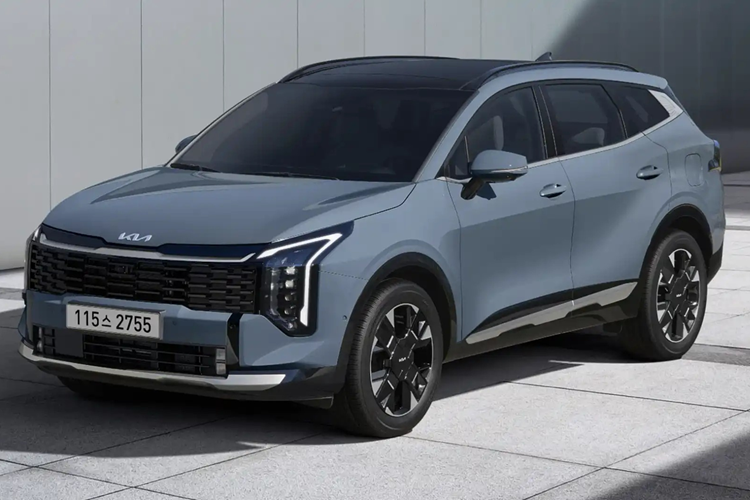 Lý do là doanh số xe điện trong phân khúc này tăng trưởng chậm hơn kỳ vọng, và Kia đã sở hữu một danh mục xe điện cạnh tranh, bao gồm EV6. Việc bổ sung một phiên bản Sportage thuần điện có thể khiến 2 sản phẩm của hãng xe Hàn Quốc tự dẫm chân nhau.