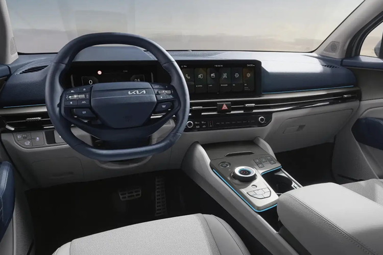 Hiện tại, chưa có thông tin chi tiết về khung gầm, nội thất hay ngoại thất của Kia Sportage đời mới. Nền tảng hiện tại của Sportage có thể được giữ lại nhưng sẽ trải qua nâng cấp đáng kể. Về thiết kế ngoại thất, xe dự kiến sẽ thay đổi rõ rệt để phù hợp với ngôn ngữ thiết kế hiện đại của Kia.