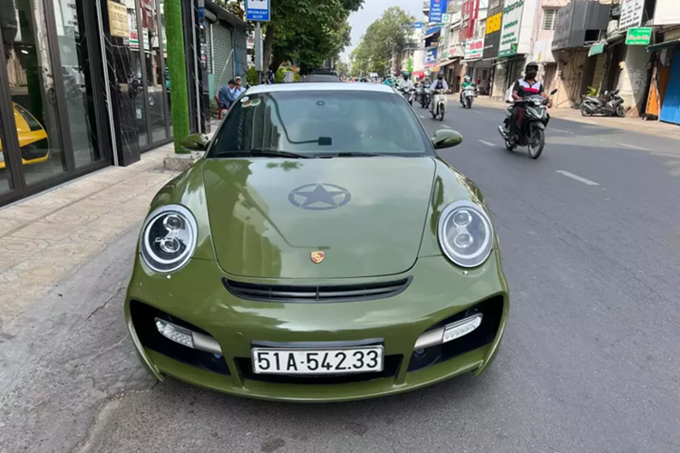 Vào những năm 2016, một chiếc Porsche 911 Carrera S độ TechArt xuất hiện trên thị trường xe đã qua sử dụng đã nhận được sự quan tâm của giới chơi xe, mức giá 2,6 tỷ đồng của nó không rẻ cũng chẳng đắt, quan trọng có tìm được ai phù hợp để cập bến.