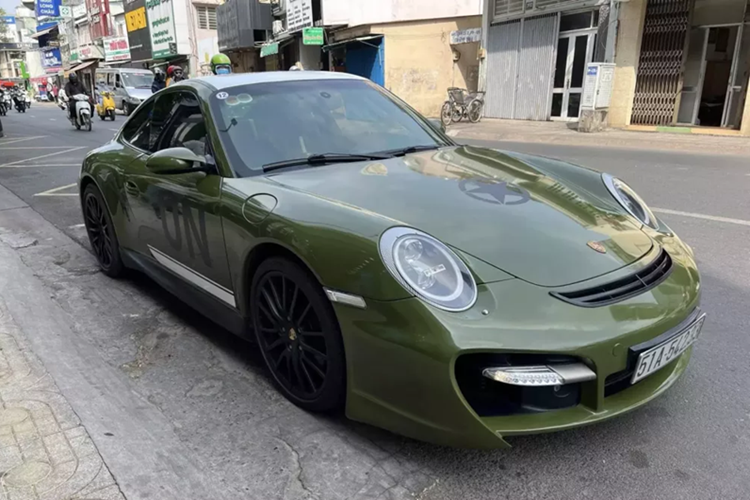 Nhiều tháng sau đó, và vài năm về sau, tung tích của xe Porsche 911 Carrera S của Qua Vũ độ TechArt mang biển số 51A-542.33, không còn được bàn tán, và người ta cũng đã quên đến sự hiện diện của nó, cho đến khi vào sáng ngày 17/4/2025, xe tái xuất.