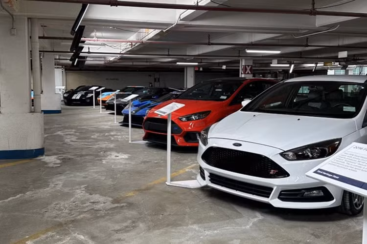 Gần đây, dưới sự chỉ đạo của CEO Jim Farley, hãng đã lựa chọn hơn 50 mẫu xe tiêu biểu để bổ sung vào bộ sưu tập Heritage Collection, được trưng bày tại Dearborn, Michigan. Đây là nơi hội tụ những mẫu xe Ford biểu tượng, siêu xe và cả các bản concept độc đáo, thể hiện lịch sử phong phú và tinh thần đổi mới của Ford.