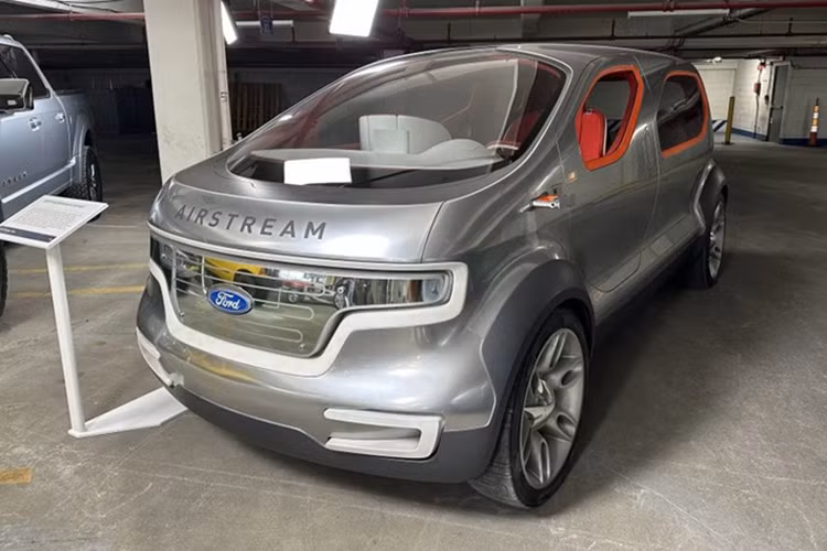 Ford là một trong những thương hiệu ôtô lâu đời nhất thế giới. Xuyên suốt chiều dài lịch sử hơn 120 năm, hãng đã cho ra đời nhiều mẫu xe Ford huyền thoại, trở thành những di sản của ngành công nghiệp ôtô.