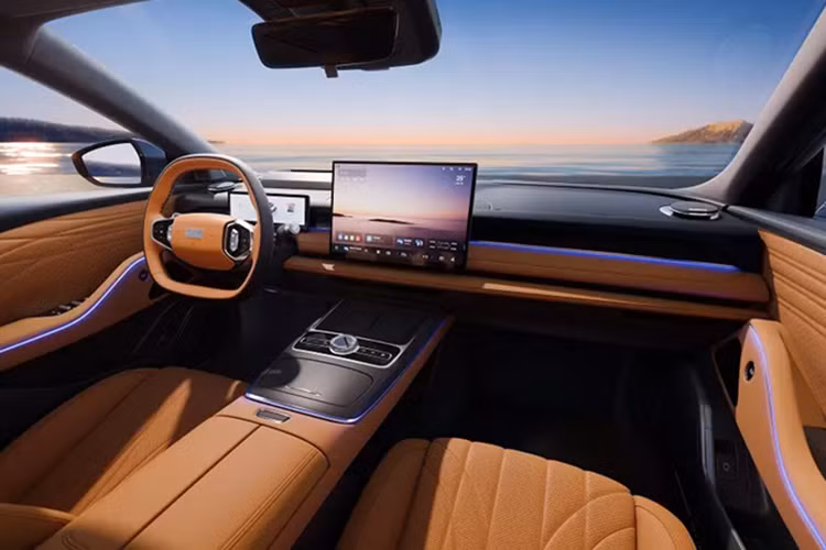 Xe sở hữu thiết kế fastback mượt mà và kích thước lớn. Kích thước dài x rộng x cao của xe lần lượt là 5.018 x 1.918 x 1.480 mm và chiều dài cở sở 2.928 mm. Bên cạnh đó là hệ số cản gió 0,25Cd và trọng lượng không tải bản 1.908 kg, 1.860 kg hoặc 1.760 kg, tùy phiên bản.