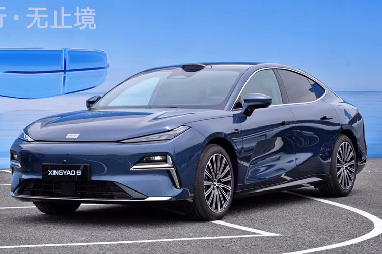 Để đảm bảo an toàn, hãng Geely trang bị bị hệ thống hỗ trợ lái nâng cao G-Pilot với lidar mái có 126 tia, 5 radar sóng mm, 12 radar siêu âm và 10 camera cho 5 phiên bản của Galaxy Starshine 8. Hệ thống này có thể hỗ trợ đỗ xe trong hơn 300 tình huống, hỗ trợ né chướng ngại vật ở tốc độ tối đa 120 km/h và phanh khẩn cấp tự động ở tốc độ tối đa 90 km/h.