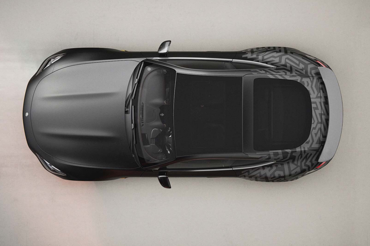 Mercedes đã thiết kế thân xe mới để giống với xe đua F1 thực thụ, đồng thời đảm bảo xe có thể gắn nhiều camera. AMG GT63 APXGP Edition là sự tri ân dành cho đội đua hư cấu trong phim, nổi bật với các điểm nhấn Race Gold tương tự màu sắc trên xe đua trong phim.