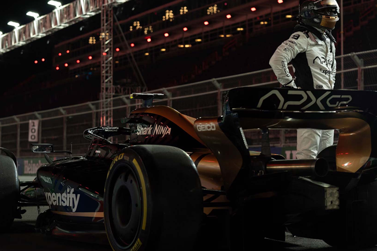 Không chỉ xuất hiện trên màn ảnh với vai trò xe an toàn (safety car) và xe y tế (medical car) chính thức, Mercedes còn cung cấp các mẫu AMG SL, GT và G-class cho các cảnh ngoài đường đua. Mercedes được cho đã tham gia thiết kế những chiếc xe đua APXGP trong phim, thực chất là những chiếc xe Công thức 2 (F2) được cải tiến.