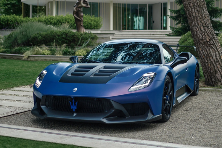 Maserati GT2 Stradale: Được xem là phiên bản đường phố của mẫu xe đua Maserati GT2, GT2 Stradale nhẹ hơn phiên bản tiêu chuẩn MC20 khoảng 60 kg, trong khi công suất chỉ tăng thêm 10 mã lực, đạt mức 640 mã lực.