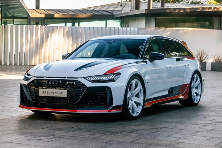 Audi RS 6 Avant GT: Mẫu xe hiệu năng cao mang phong cách wagon này được lấy cảm hứng từ huyền thoại Audi 90 quattro IMSA GTO đời 1989. Chỉ có 660 chiếc được sản xuất với động cơ V8 twin-turbo mạnh 630 mã lực.