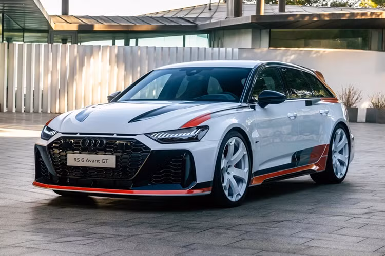 Audi RS 6 Avant GT: Mẫu xe hiệu năng cao mang phong cách wagon này được lấy cảm hứng từ huyền thoại Audi 90 quattro IMSA GTO đời 1989. Chỉ có 660 chiếc được sản xuất với động cơ V8 twin-turbo mạnh 630 mã lực.