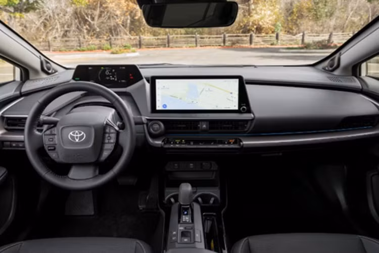 Về trang bị an toàn, dự kiến Corolla mới sẽ có tính năng hỗ trợ lái bán tự động cấp độ 2. Cung cấp sức mạnh cho Corolla thế hệ mới là động cơ xăng 1.5L 4 xy-lanh. Ở dạng hút khí tự nhiên, động cơ này dự kiến có công suất 128 mã lực. Bản tăng áp dự kiến có công suất 178 mã lực.