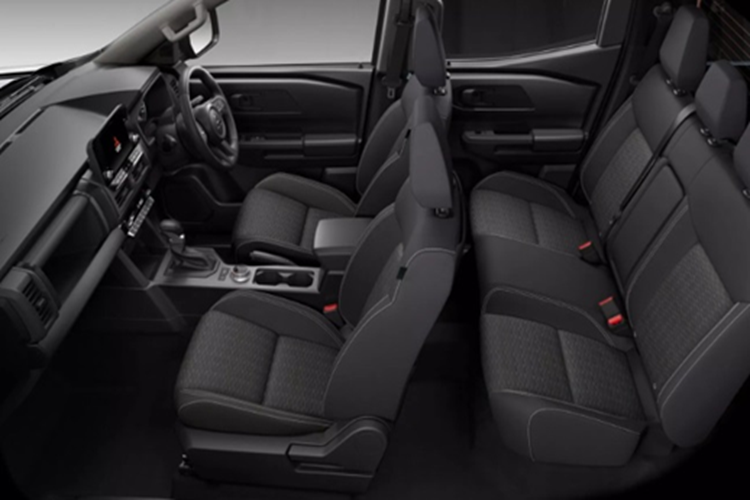 Các thông số kỹ thuật của Mitsubishi Pajero Sport đời mới vẫn còn là ẩn số. Tuy vậy, thế hệ tiếp theo của mẫu SUV cỡ lớn này dự kiến sẽ có 3 tùy chọn động cơ giống Triton là 2.4L I-4 xăng, 2.4L I-4 diesel và 2.4L diesel tăng áp kép với công suất dao động từ 148 tới 201 mã lực.