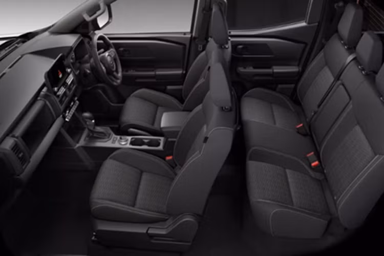 Các thông số kỹ thuật của Mitsubishi Pajero Sport đời mới vẫn còn là ẩn số. Tuy vậy, thế hệ tiếp theo của mẫu SUV cỡ lớn này dự kiến sẽ có 3 tùy chọn động cơ giống Triton là 2.4L I-4 xăng, 2.4L I-4 diesel và 2.4L diesel tăng áp kép với công suất dao động từ 148 tới 201 mã lực.