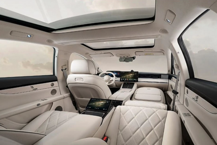 Stelato S9 là một mẫu xe khá lớn , với chiều dài 5.160 mm, rộng 2.005 mm và cao 1.485 mm. Chiều dài cơ sở của xe là 3.050 mm. Việc giới thiệu Stelato S9 EREV là một phần trong chiến lược của Huawei và BAIC nhằm giảm giá bán đầu vào của Stelato S9