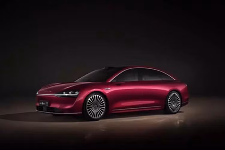 Chiếc sedan Stelato S9 EREV 2025 mới đã được giám đốc điều hành Huawei Intelligent Automotive Solution BU Richard Yu giới thiệu và sẽ giảm giá bán đầu vào của mẫu xe này tại Trung Quốc. Nó sẽ sớm bắt đầu bán trước, nhằm mục đích tăng doanh số bán hàng của Stelato.