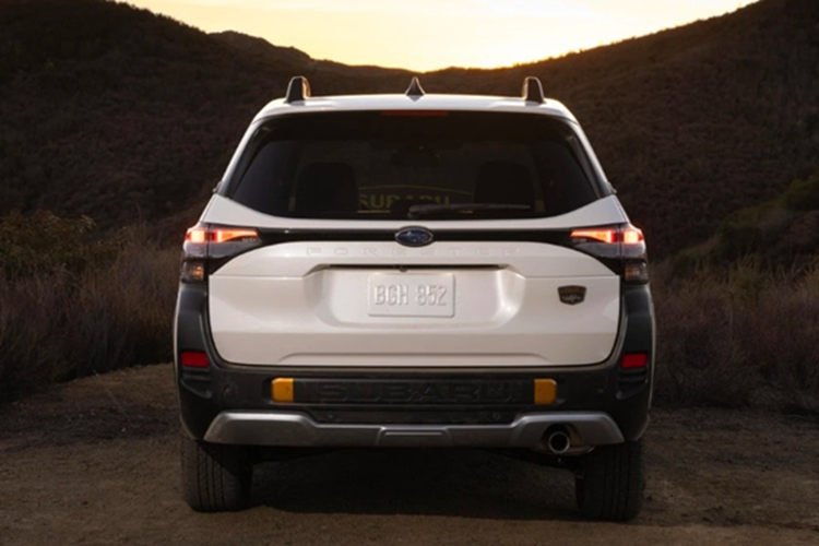 Hiện mức giá xe Subaru Forester Wilderness 2026 chưa công bố, nhưng dự kiến, xe sẽ có mặt tại các đại lý vào mùa thu năm nay. Forester Wilderness bản tiền nhiệm đang có giá bán dao động từ 29.810 - 39.995 USD (756,4 triệu - 1,014 tỷ đồng).