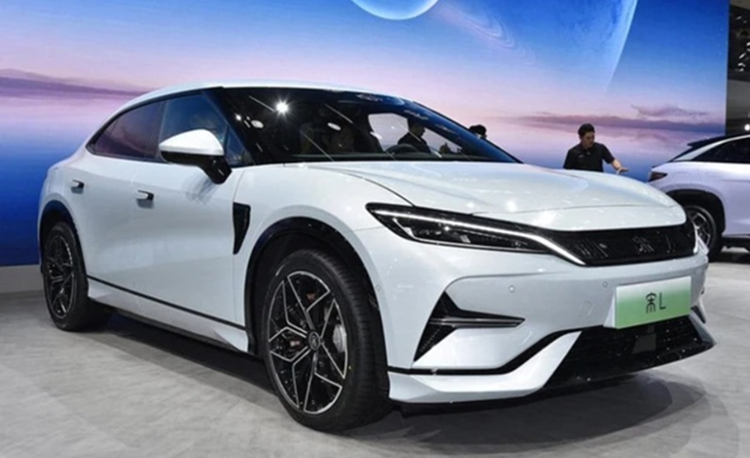 Oto dien Trung Quoc bat dau “hut hoi“, xuat khau sut giam manh?