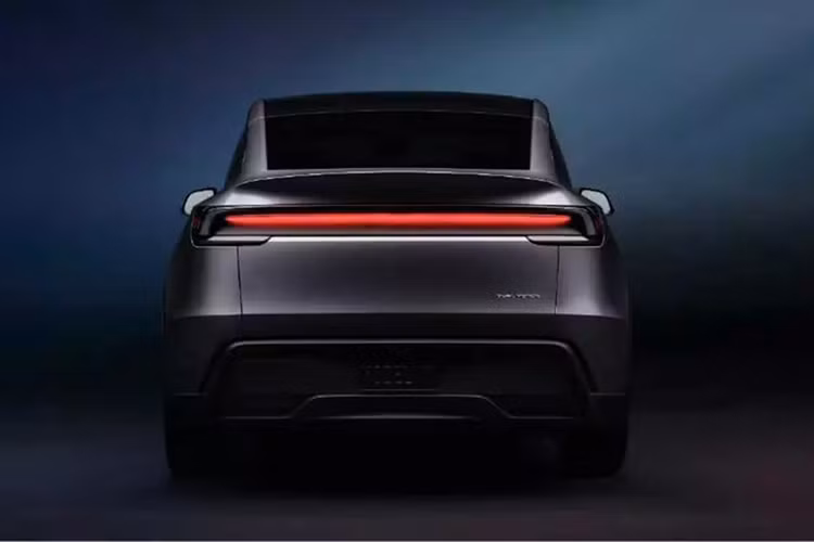 Xe được mở bán tại một số thị trường thuộc khu vực châu Á – Thái Bình Dương với lịch giao hàng bắt đầu từ tháng 4 hoặc 5/2025. Tại Úc, giá xe Tesla Model Y 2025 từ 39.300 USD (997 triệu đồng) cho bản tiêu chuản và bản Long Range AWD có giá 45.500 USD (1,15 tỷ đồng) , tăng lần lượt 4.600 USD và 2.200 USD so với đời trước.