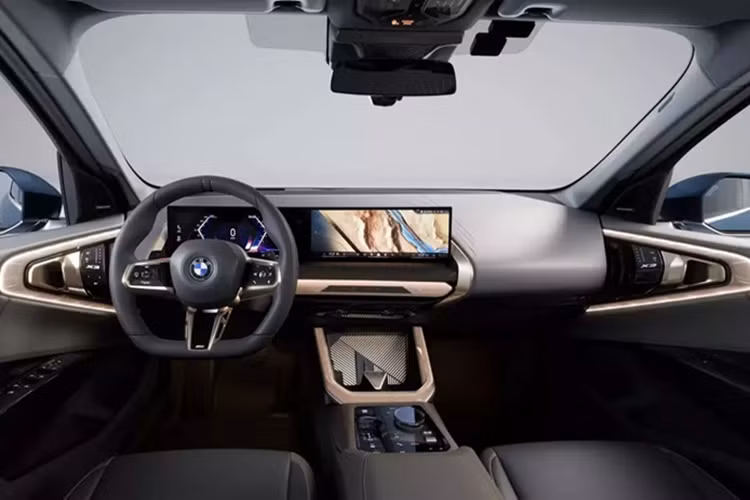 Dải đèn LED ẩn bao quanh lưới tản nhiệt sẽ là trang bị tiêu chuẩn ở thị trường Trung Quốc. Thêm vào đó là đèn pha tích hợp 2 dải đèn LED định vị ban ngày hình chữ "L" bên trong, cản trước mới với hốc gió trung tâm rộng và khe gió giả nằm dọc, trang trí bằng nẹp mạ crôm. 